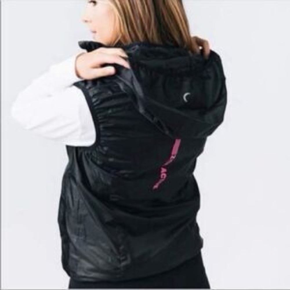ZYIA•  NWOT Black Hooded Lightweight Train Vest with Pink Accent. Sz S